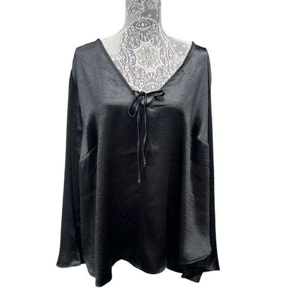 Ava & Viv Plus Size Flared Long Sleeve Black Satin Blouse, Shimmery Black Top - Picture 4 of 13